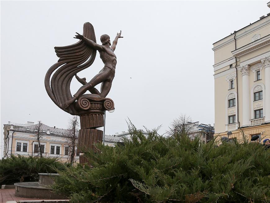 Первый в России памятник Нурееву появился в Казани