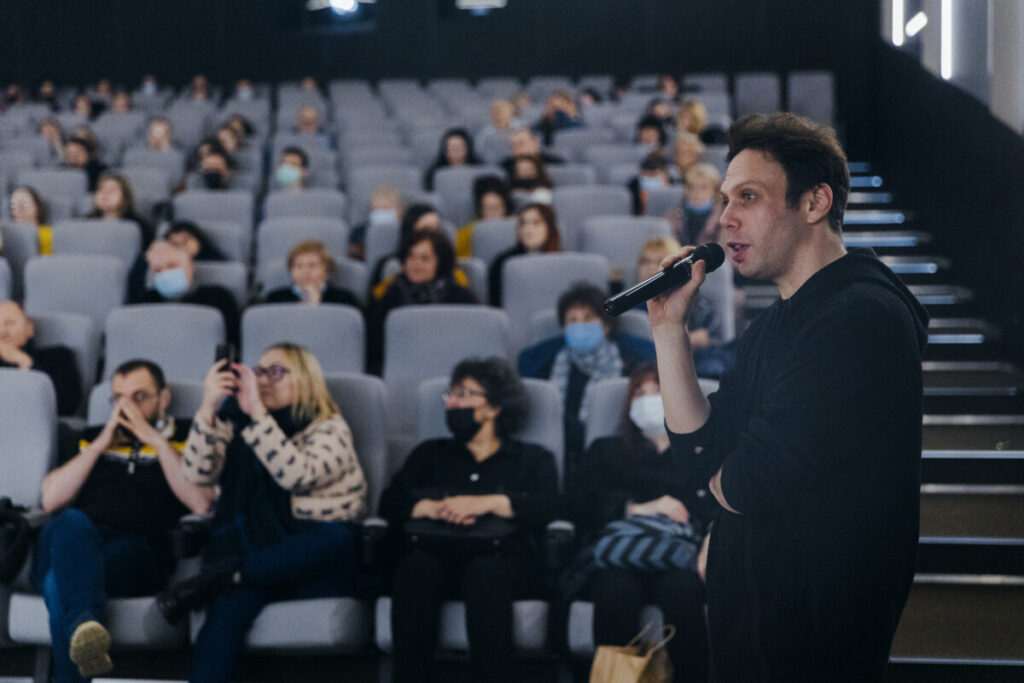 В  Санкт-Петербурге прошла премьера драмы "Купе номер 6", получившей Гран-при в Каннах