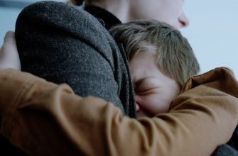 «Мы учитываем права ребёнка, а не права родителей» - рецензия на фильм "Плакать нельзя"